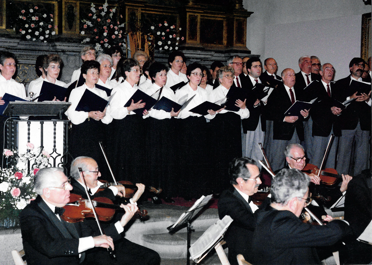 1988-90-anys-de-la-Coral-amb-orquestra-de-cambra-(1)